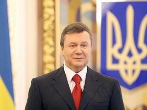 Янукович поздравил выпускников с последним звонком