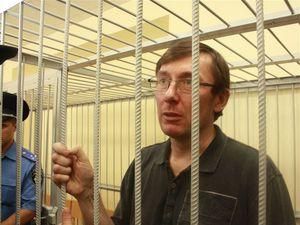 Пшонка: Луценка арештували, бо він хотів ухилитися від слідства