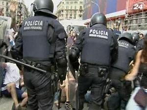 В Барселоне подрались футбольные фаны и полиция