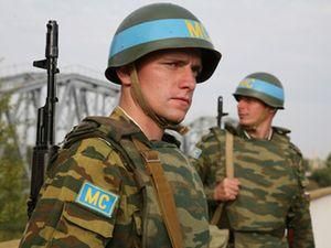 Янукович: Украинских миротворцев ценят в мире
