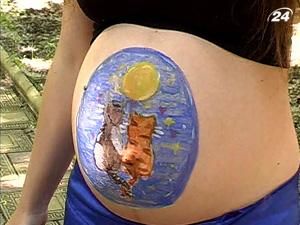 У Чернігові влаштували акцію "арт-животик" У Чернігові влаштували акцію "арт-животик"