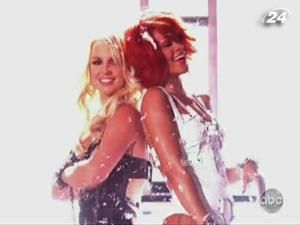 Ріанна не задоволена критикою її виступу на Billboard Ріанна не задоволена критикою її виступу на Billboard