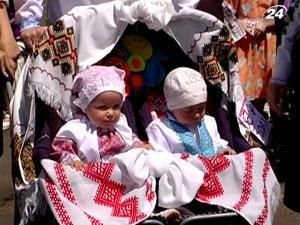 В Черновцах устроили парад детских колясок В Черновцах устроили парад детских колясок