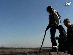 Россия: молодежь увлекается прыжками с заброшенных индустриальных объектов Россия: молодежь увлекается прыжками с заброшенных индустриальных объектов