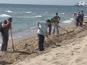 Одеські рятувальники очистили море від нафти Одеські рятувальники очистили море від нафти