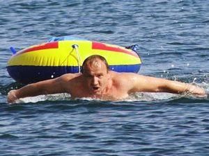 Севастополец совершил марафонский заплыв через Южно-Китайское море Севастополец совершил марафонский заплыв через Южно-Китайское море