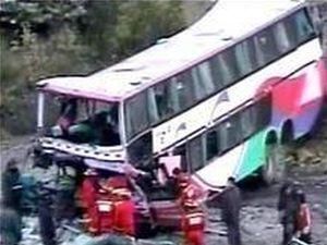 В Індії автобус впав у прірву: загинули 37 людей