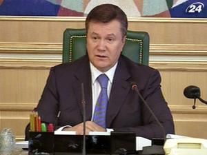 Янукович приказал Азарову удешевить День Независимости Янукович приказал Азарову удешевить День Независимости