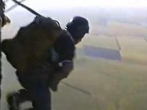 Появилось видео как Колесников прыгал с парашютом (ВИДЕО) Появилось видео как Колесников прыгал с парашютом (ВИДЕО)