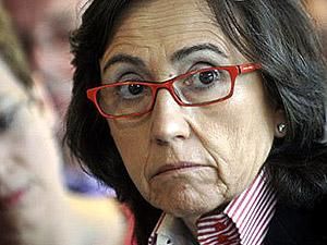 Министр сельского хозяйства Испании съела огурец в прямом эфире Министр сельского хозяйства Испании съела огурец в прямом эфире