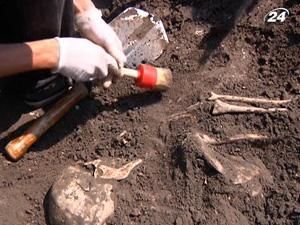 Археологи наткнулись на массовое захоронение польских офицеров
