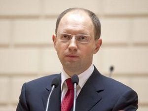 Яценюк: Влада і опозиція мають об'єднатися перед загрозою дефолту