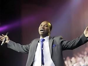 Сандей Аделаджа: Они все вместе - очень маленькие, чтобы задержать меня Сандей Аделаджа: Они все вместе - очень маленькие, чтобы задержать меня