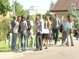 Близько 60 журналістів зібралися біля резиденції Президента Близько 60 журналістів зібралися біля резиденції Президента