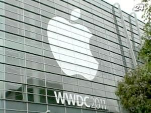Глава Apple Стів Джобс представив нову онлайн систему iCloud Глава Apple Стів Джобс представив нову онлайн систему iCloud