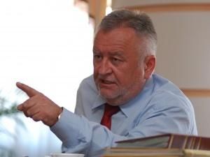 На Волині аферисти збирали кошти від імені губернатора На Волині аферисти збирали кошти від імені губернатора