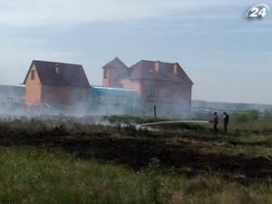 Під Києвом загорілися 3 гектари торфовищ