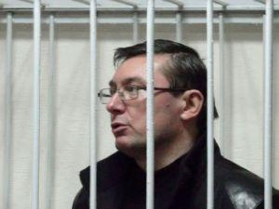 Защита Луценко просит перенести суд, а защита водителя - другого судью Защита Луценко просит перенести суд, а защита водителя - другого судью