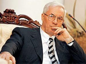 Азаров критикует местную власть за отсутствие дорожных работ Азаров критикует местную власть за отсутствие дорожных работ