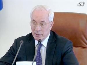 Азаров вкотре запевнив, що Україна отримає дешевший газ