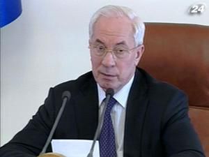 Азаров розкритикував владу за погані дороги Азаров розкритикував владу за погані дороги