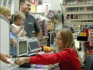 В супермаркетах України можуть ввести окремі каси для алкоголю та тютюну В супермаркетах України можуть ввести окремі каси для алкоголю та тютюну