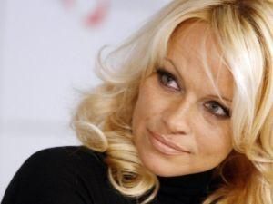 У Памелы Андерсон - новый роман У Памелы Андерсон - новый роман