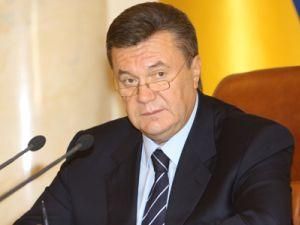 Янукович рассказал, что госучреждения сдирают с людей деньги