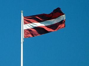 У Латвії більше 100 тисяч людей висловились проти фінансування нелатвійських шкіл У Латвії більше 100 тисяч людей висловились проти фінансування нелатвійських шкіл