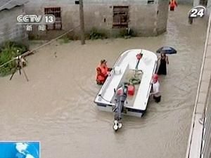 В Китае число жертв наводнений и оползней превысило 50 человек