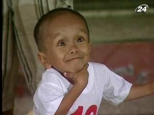 60-сантиметрового філіппінця визнано найнижчою людиною в світі 60-сантиметрового філіппінця визнано найнижчою людиною в світі