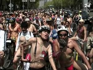 Голі велосипедисти проїхалися вулицями Мехіко