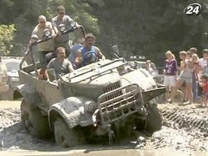 В Венгрии продолжается фестиваль внедорожников В Венгрии продолжается фестиваль внедорожников