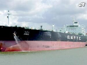 Пірати відпустили кувейтський танкер з 2 українцями на борту Пірати відпустили кувейтський танкер з 2 українцями на борту