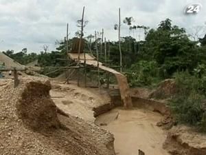 В Перу добыча золота уничтожает природу В Перу добыча золота уничтожает природу