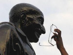 З індійського музею зникли окуляри Ганді