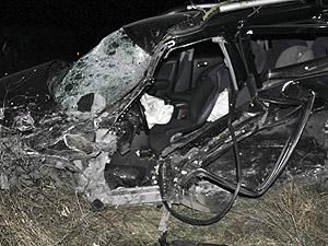 Донетчина: из-за лобового столкновения с "КамАЗом" погибли три человека Донетчина: из-за лобового столкновения с "КамАЗом" погибли три человека