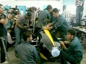 В Газе студенты создали гоночный автомобиль из хлама 