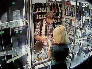 В Донецком ЦУМе обокрали ювелирный магазин В Донецком ЦУМе обокрали ювелирный магазин