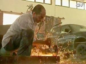 Лівійські повстанці воюють саморобною зброєю Лівійські повстанці воюють саморобною зброєю