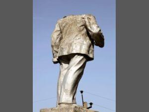 В Сумской области Ленину отрезали голову