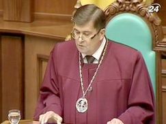 Феміда: У Конституції є перелік держсимволів, у якому червоний стяг - відсутній