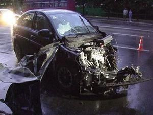 ДТП у Києві: "Хюндай" розбився об вантажний "Мерседес" ДТП у Києві: "Хюндай" розбився об вантажний "Мерседес"