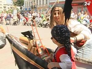 В Ивано-Франковске состоялся парад колясок