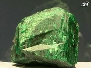 У Колумбії виставили на показ найбільший у світі смарагд У Колумбії виставили на показ найбільший у світі смарагд