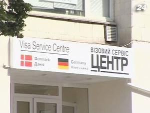 За шенгенские визы без очереди приходится платить вдвое больше За шенгенские визы без очереди приходится платить вдвое больше