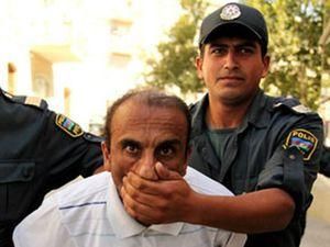 В Баку полиция разогнала митинг оппозиции - 20 июня 2011 - Телеканал новин 24 В Баку полиция разогнала митинг оппозиции - 20 июня 2011 - Телеканал новин 24