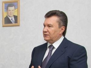 Янукович: Красное знамя поднимать не запрещено 