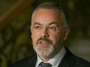 Табачник думає, що закон розглянуть протягом липня Табачник думає, що закон розглянуть протягом липня