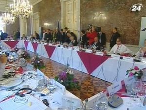 ЄНП звинуватила Януковича в авторитаризмі ЄНП звинуватила Януковича в авторитаризмі